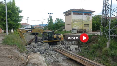 Çorum'da Sel Suları Köprü Kalıbını Sökerek Kızılırmak’a Sürükledi