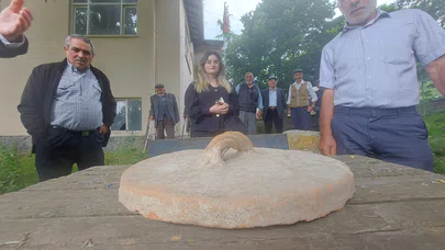 Tarlasında Bulduğu Tarihi Eseri Müzeye Teslim Etti