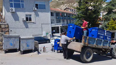 İskilip'te Eskiyen Çöp Konteynerleri Yenilendi