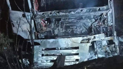 Dorsesi Devrilen Tır Alev Aldı: 2 Yaralı