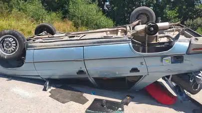 Devrilen Otomobilin Sürücüsü Yaralandı