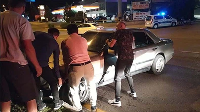 El Freni Çekilmeyen Otomobil Refüje Çıktı