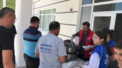 Laçin Gençlik Merkezi'nde Aşure Dağıtıldı