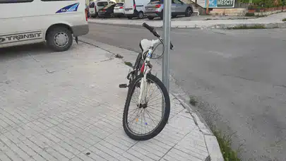 Otomobilin Çarptığı Bisikletteki 12 Yaşındaki Çocuk Yaralandı