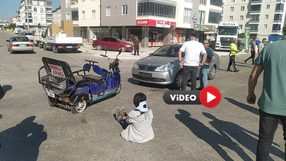 Otomobille Elektrikli Bisiklet Çarpıştı: İki Yaralı