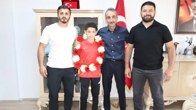 Şampiyon Güreşçi Ödüllendirildi