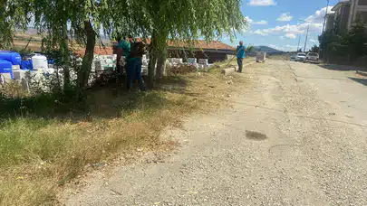 Üç Mahallede Ot Biçme Çalışması Sürüyor