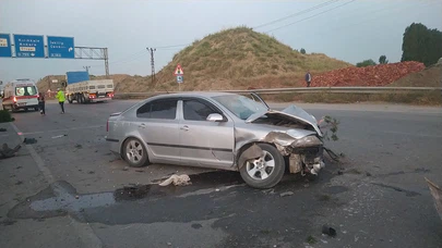 Kontrolden Çıkan Otomobil Bariyerlere Çarptı: Üç Yaralı