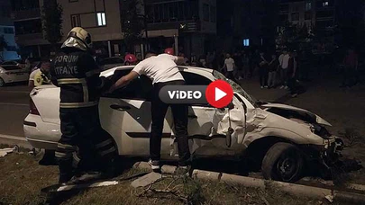 Kontrolden Çıkan Otomobil Orta Refüje Çarptı