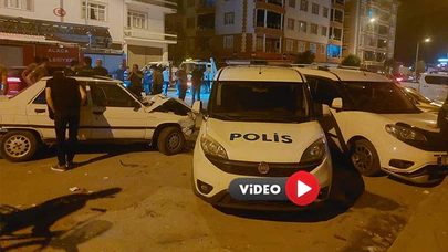 Otomobil, Polis Aracına Çarptı: Dört Yaralı