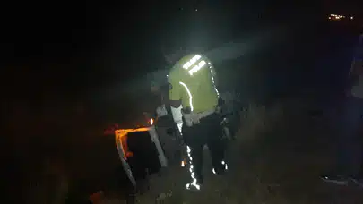 Otomobil Su Kanalına Düştü