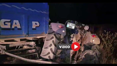 Traktörle Çarpışan Otomobildeki 5 Kişi Yaralandı