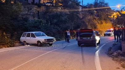 2 Otomobil Çarpıştı, 3 Kişi Yaralandı