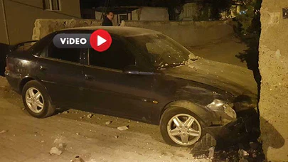 Evin Duvarına 2 Otomobil Çarptı