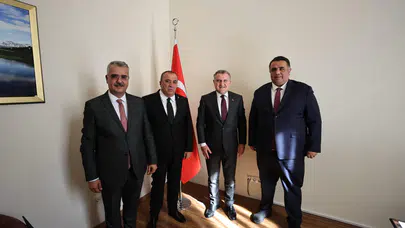 Üç Vekil Tek Hedef