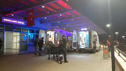 Devrilen Minibüsteki 3 Kişi Yaralandı