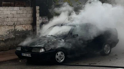 Park Halindeki Otomobil Alev Aldı