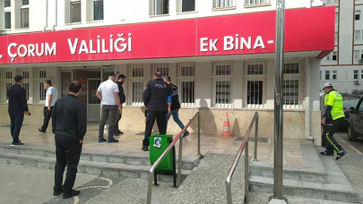 Valilik önünde silah sesleri!