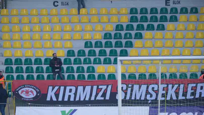 Deplasman Tribününde İki Koca Yürek!