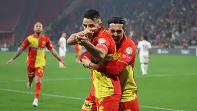 Göztepe’nin Golcüsü Parlamaya Devam Ediyor