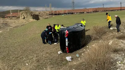 Kaza Yapan Sürücünün Yardımına Vatandaş Koştu
