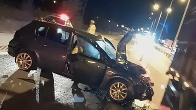 Otomobil Tıra Çarptı: İki Yaralı