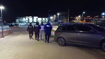 Polis Durdurdu, Üstünden Komando Bıçağı Çıktı