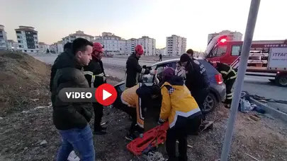 Çorum'da Otomobil ile Taksi Çarpıştı: 1'i Bebek 3 Yaralı