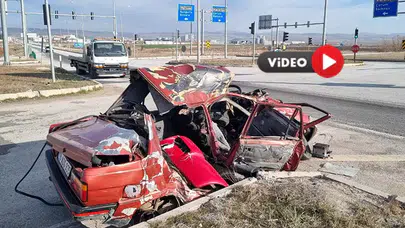 Kamyon, Çarptığı Otomobili Biçti: Bir Ölü!