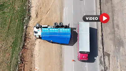 Kontrolden Çıkan Kamyon Devrildi