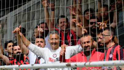 Kırmızı-Siyahlılardan Rakip Oyuncuya Alkış
