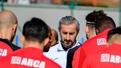 Kırmızı-Siyahlılarda İzin Bitti