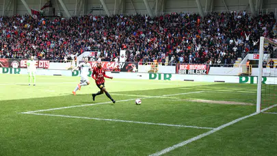 Geraldo’dan “No Look” Gol Vuruşu!