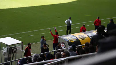 Tribünü Haraketlendirme Çabası Sonuçsuz Kaldı