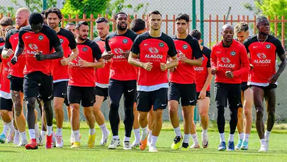 Kırmızı-Siyahlılarda Yüzler Gülüyor