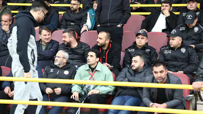Ozan Sol Takımını Yalnız Bırakmadı