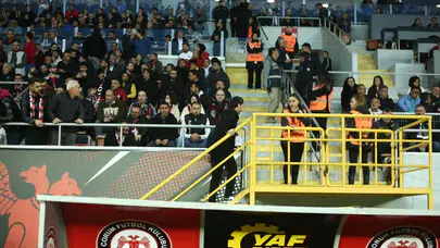 Ozan Bu Maç da Tribünde