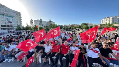 Aşgın Maçı Meydanda İzledi