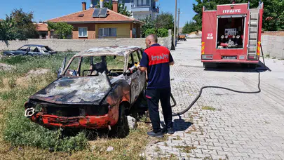 Park Halindeki Otomobil Küle Döndü