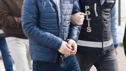 Evin Bahçe Kapısını İki Kez Çaldılar