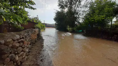 Dere Yatağı Şiddetli Yağışa Dayanamadı