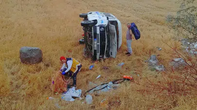 Minibüs Buğday Tarlasına Devrildi: İki Yaralı