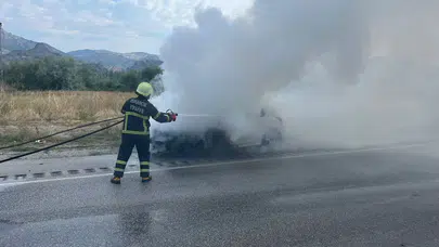 Seyir Halindeki Otomobil Alev Alev Yandı