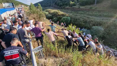 Yaralılar İçin İnsan Zinciri Oluşturdular