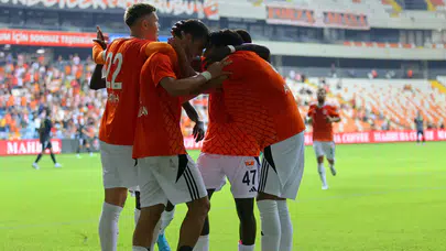 Adanaspor, Esenler Erokspor’u Rahat Geçti