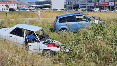 Çarpışan İki Otomobildeki 4 Kişi Yaralandı