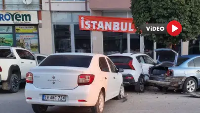 Park Halindeki Üç Araca Çarptı