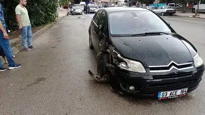 Otomobil, Park Halindeki İki Farklı Araca Çarptı
