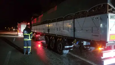 Yolda Kalan Tır’dan Yükselen Dumanlar Panik Yarattı