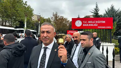 ‘Ders Zili Yerine Dert Zili Çalıyor’